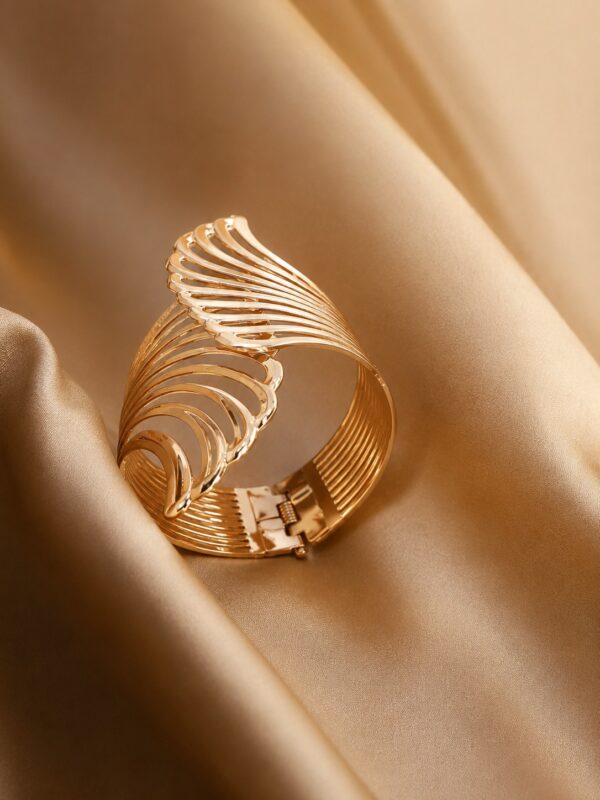 WhatsApp Image 2026-06-13 at 15.05.32 Elegant Filigree Fan Openwork Gold-Plated Hinged Cuff Bracelet