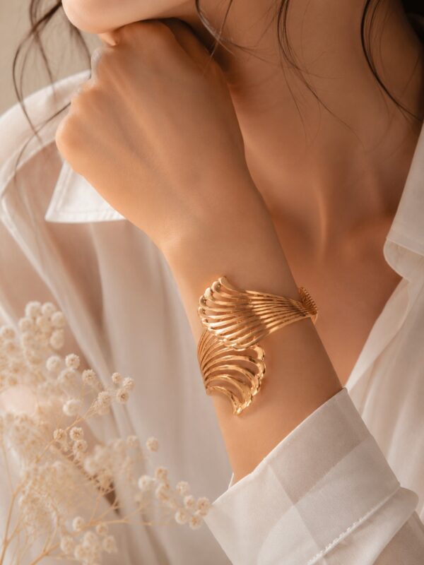 WhatsApp Image 2026-06-13 at 15.14.44 Elegant Filigree Fan Openwork Gold-Plated Hinged Cuff Bracelet